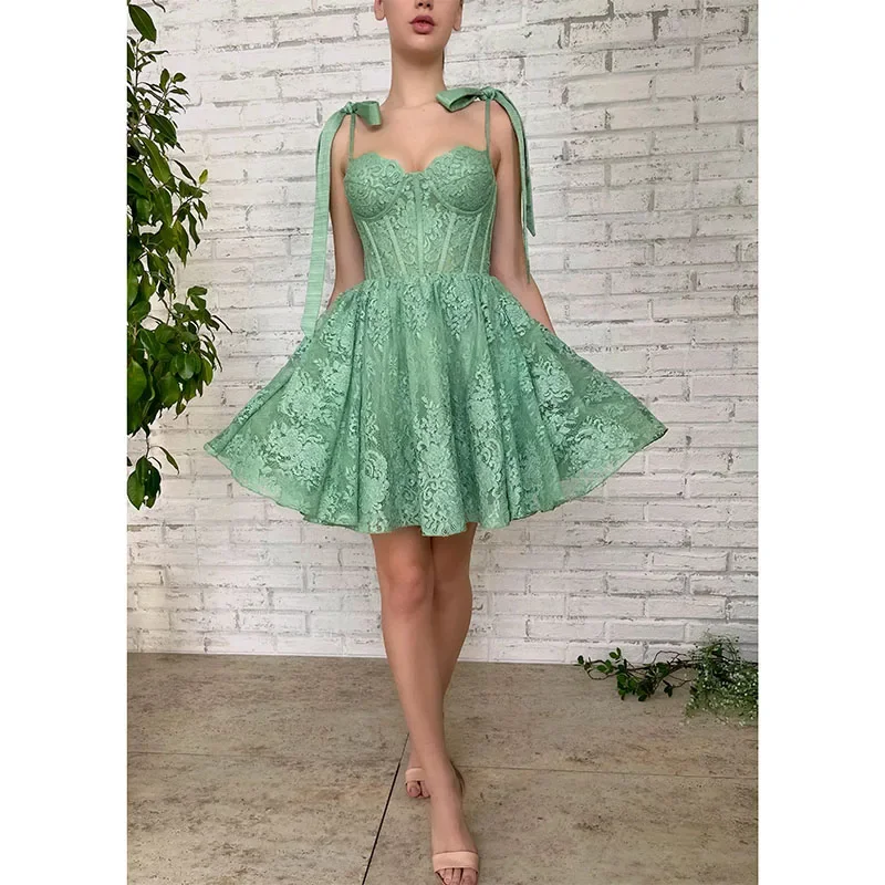 structured dressElegant Green Short Homecoming Dresses Spaghetti Straps Lace Appliques Mini Cocktail Homecoming Dress Zipper Back