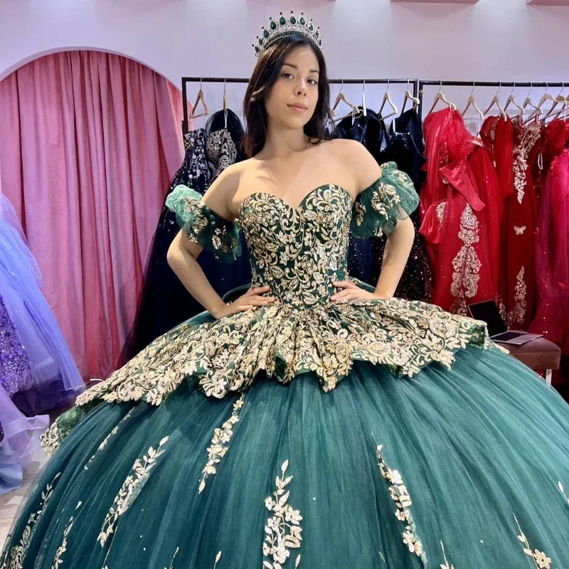 Price Smash modern dressLuxury Emerald Green Off The Shoulder Quinceanera Dresses Ball Gown Gold Appliques Lace Tull Birthday Party Dress vestido de 15