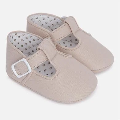 comfy maxi dressMayoral Baby Shoes in Beige