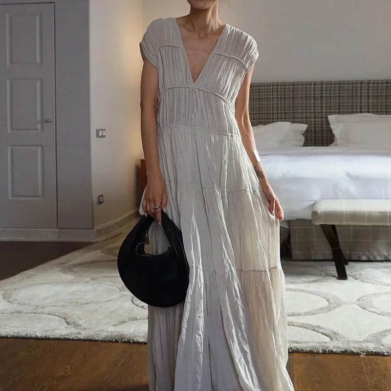 Price Slash comfy maxi dressSimple Solid Color Round Neck Pleated Dress