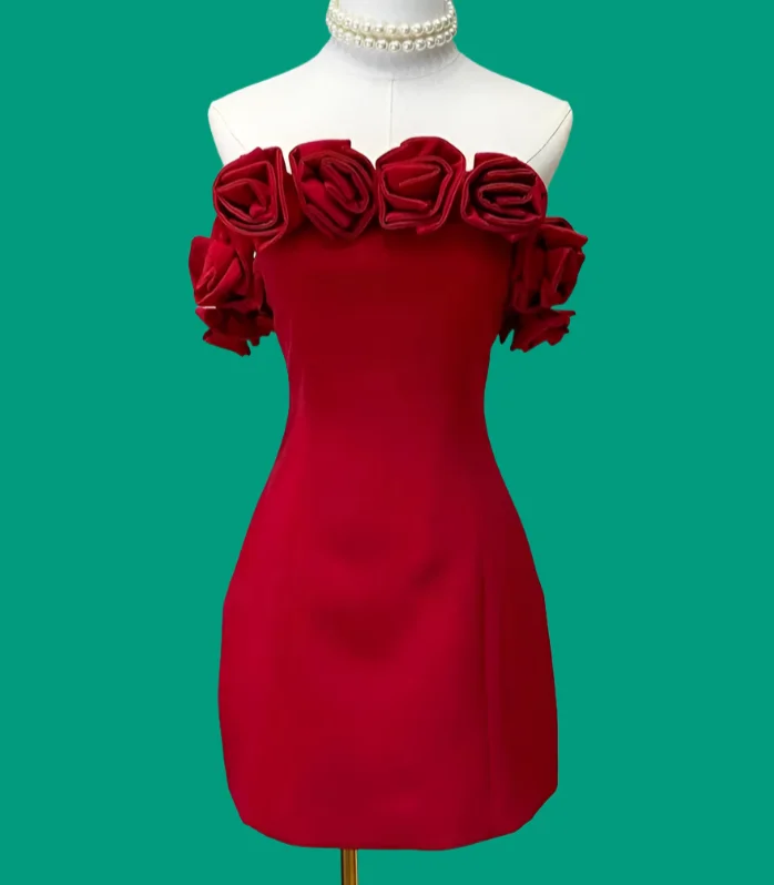Don't Miss vintage-inspired dress3D Flower Off-Shoulder Charming Tube Mini Dress